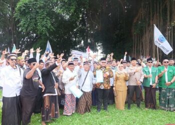 Ribuan Santri dan HIMASAL Gelar Aksi Damai Bela Marwah Pesantren