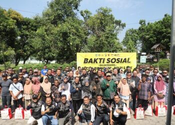 Social Riding , TNI – Polri Bagikan Paket Sembako untuk Warga Kandat
