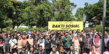 Social Riding , TNI – Polri Bagikan Paket Sembako untuk Warga Kandat
