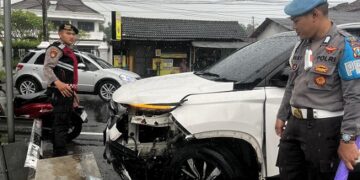 Kecelakaan Beruntun Libatkan Mobil dan 5 Sepeda Motor di Pare, Lima Orang Alami Luka-Luka