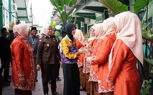 Mbak Wali Nostalgia di Dies Natalies Ke-75 SMP Negeri 1 Kediri