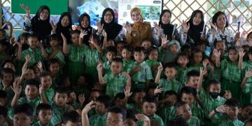 Hari Guru Nasional, Mbak Wali Hadir Membawa Kejutan Hangat untuk Guru