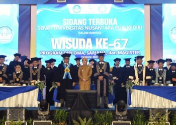 Tiga Kunci Sukses dari Mbak Wali untuk Wisudawan UNP Kediri