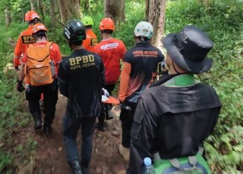 BPBD Kota Kediri Evakuasi Pendaki Remaja Terpeleset di Jalur Pendakian Bukit Klotok
