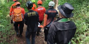 BPBD Kota Kediri Evakuasi Pendaki Remaja Terpeleset di Jalur Pendakian Bukit Klotok