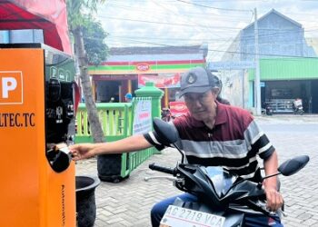 Parkir Digital Mulai Berlaku di Pasar Banjaran, Pengunjung Masih Beradaptasi