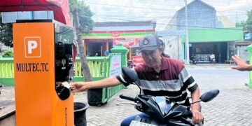 Parkir Digital Mulai Berlaku di Pasar Banjaran, Pengunjung Masih Beradaptasi
