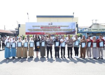 Kapolres Kediri Beri Penghargaan  Masyarakat dan Personel Berprestasi
