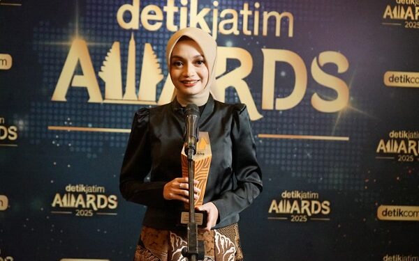 Komitmen Wujudkan D’CITO, Mbak Wali Terima Penghargaan Anugerah Program Ekonomi Terpuji