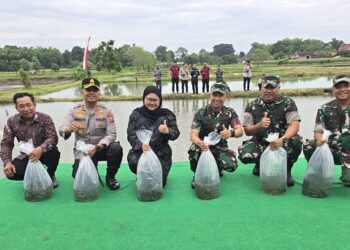 Kapolres Kediri Dampingi Tim Penilai Ster Mabesad Tinjau Kampung Pancasila Desa Canggu