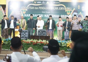 Gus Qowim Ikuti Istighotsah dan Pengajian Malam Jumat Hari Santri Nasional 2025