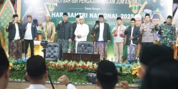 Gus Qowim Ikuti Istighotsah dan Pengajian Malam Jumat Hari Santri Nasional 2025