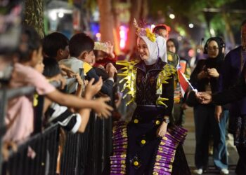 Pikat Perhatian di Dhoho Night Carnival, Ini Cerita Dari Kostum Mbak Wali