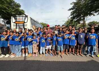 Disbudparpora Kota Kediri Berangkatkan Kontingen Finswimming Ke Ajang Tingkat Nasional