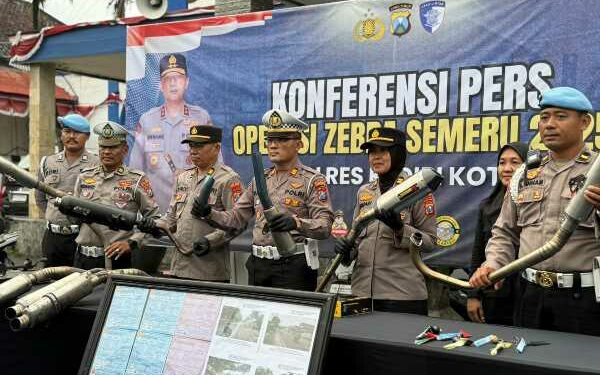 Tidak Memakai Helm Dominasi Pelanggaran Dalam Operasi Zebra Semeru 2025 Polres Kediri Kota