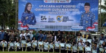 Momen Hari Korpri dan Hari Guru Nasional, Wali Kota Kediri Beri Penghargaan ASN – Guru