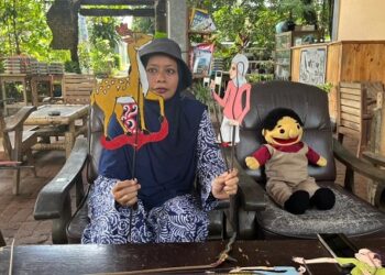 Kampung Dongeng Kediri, Pemandu Wisata Imajinasi Anak-Anak