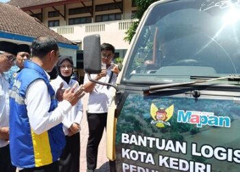 Warga Kota Kediri Kumpulkan 7 Truk Bantuan Logistik Untuk Korban Bencana Sumatera
