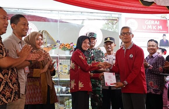 Dukung Ekonomi Kerakyatan, Mbak Wali Resmikan Gerai Koperasi Kelurahan Merah Putih di Ngadirejo