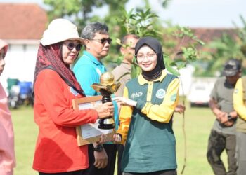Hari Menanam Pohon Sedunia, Mbak Wali Tegaskan Komitmen Ketahanan Lingkungan
