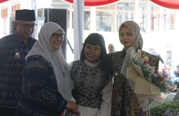 Mbak Wali Hadirkan Kebahagiaan, Salurkan Santunan Kepada 1.241 Anak Yatim