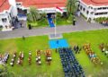 Mbak Wali Serahkan SK Kenaikan Pangkat ASN, BLT, dan Apresiasi Atlet Berprestasi dalam Apel Penuh Semangat