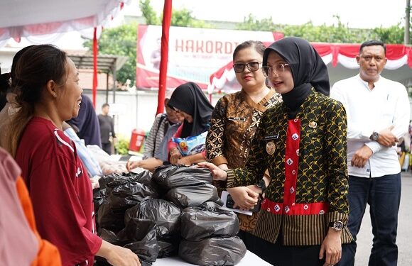 Mbak Wali Tinjau Operasi Pasar Murni Kejari Kota Kediri, Kolaborasi Jaga Stabilitas Harga Jelang Nataru