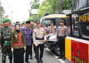 Mbak Wali Pimpin Apel Gelar Pasukan Operasi Lilin Semeru 2025, Pastikan Pengamanan Nataru