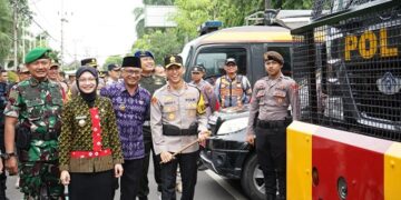 Mbak Wali Pimpin Apel Gelar Pasukan Operasi Lilin Semeru 2025, Pastikan Pengamanan Nataru