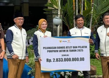 Mbak Wali Salurkan Bonus Rp 2,8 Miliar Kepada 246 Atlet dan 79 Pelatih