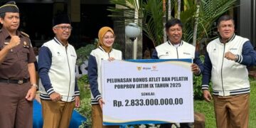 Mbak Wali Salurkan Bonus Rp 2,8 Miliar Kepada 246 Atlet dan 79 Pelatih