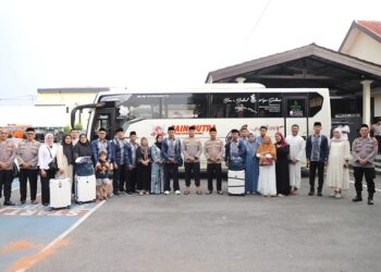 Kapolres Kediri Lepas 5 Personel Berangkat Laksanakan Ibadah Umroh