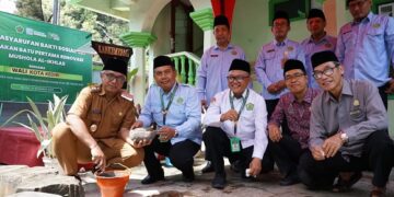 Gus Qowim Hadiri Peletakan Batu Pertama Renovasi Mushala Al-Ikhlas Kantor Kemenag Kota Kediri, Serahkan Tali Asih