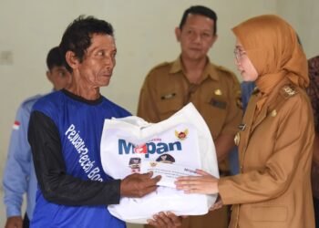 Mbak Wali Salurkan BLT MAPAN Kategori ODKB Langsung ke Rumah Penerima