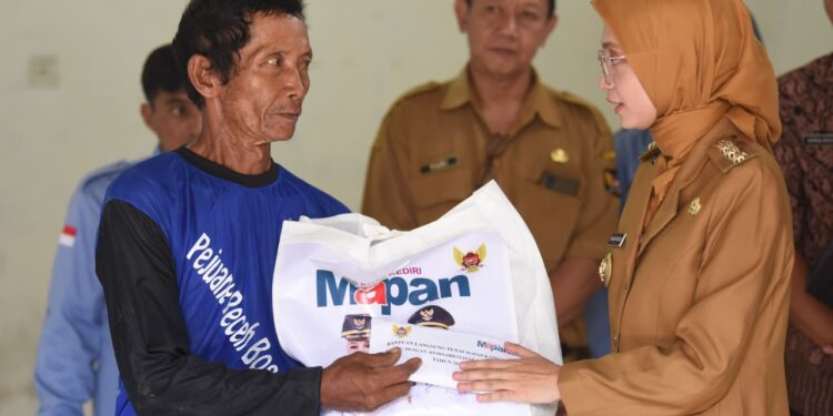 Mbak Wali Salurkan BLT MAPAN Kategori ODKB Langsung ke Rumah Penerima