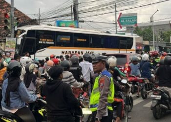 Harapan Jaya Terlibat Laka Beruntun, Tabrak Sepeda Motor Sampai Rumah