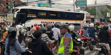 Harapan Jaya Terlibat Laka Beruntun, Tabrak Sepeda Motor Sampai Rumah
