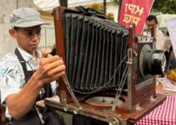 Kamera Vintage Abad ke-19 Curi Perhatian di Kopinang, Hasilkan Foto Otentik Tanpa Edit