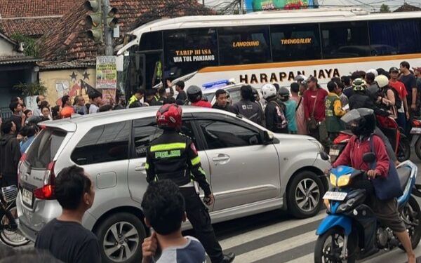 Harapan Jaya Terlibat Laka Beruntun, Tabrak Sepeda Motor Sampai Rumah