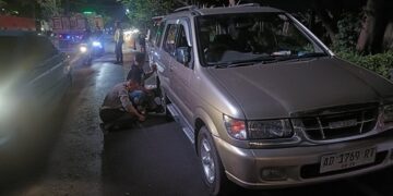 Anggota Polres Kediri Kota Bantu Suporter Persis Solo Atasi Ban Pecah