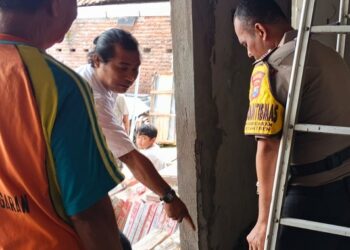 Tukang Bangunan Tewas Kesetrum Saat Pasang Kusen Aluminium di Kediri