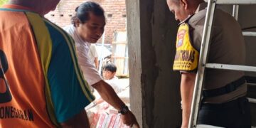Tukang Bangunan Tewas Kesetrum Saat Pasang Kusen Aluminium di Kediri
