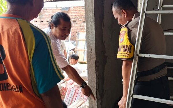 Tukang Bangunan Tewas Kesetrum Saat Pasang Kusen Aluminium di Kediri
