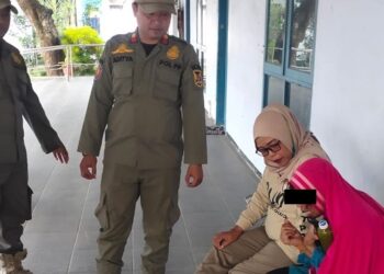 Buat Gaduh di Pasar Bandar, ODGJ Diamankan Satpol PP Kota Kediri