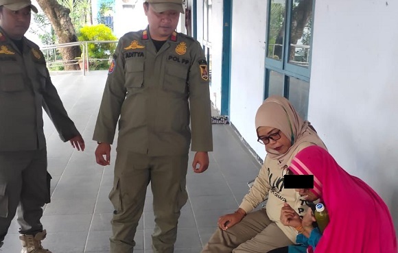 Buat Gaduh di Pasar Bandar, ODGJ Diamankan Satpol PP Kota Kediri