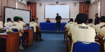 Puluhan Pelatih Antusias Ikuti Kursus Lisensi D di UNP Kediri