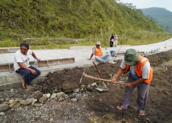Mas Dhito Instruksikan Pembangunan Jalan Menuju Kawah Gunung Kelud Dilanjutkan