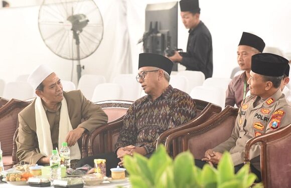 Cetak Generasi Qur’ani dari Kediri, Gus Qowim Hadiri Haflah Khatmil Qur’an PTQ Ma’unah Sari