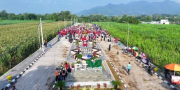 Senam Bersama Warga, Mbak Wali Perkenalkan Taman Ramah dan IPLT