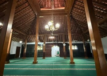 Masjid Al Alawi Banjarmlati, Warisan Arsitektur Jawa Klasik Sejak 1660-an
